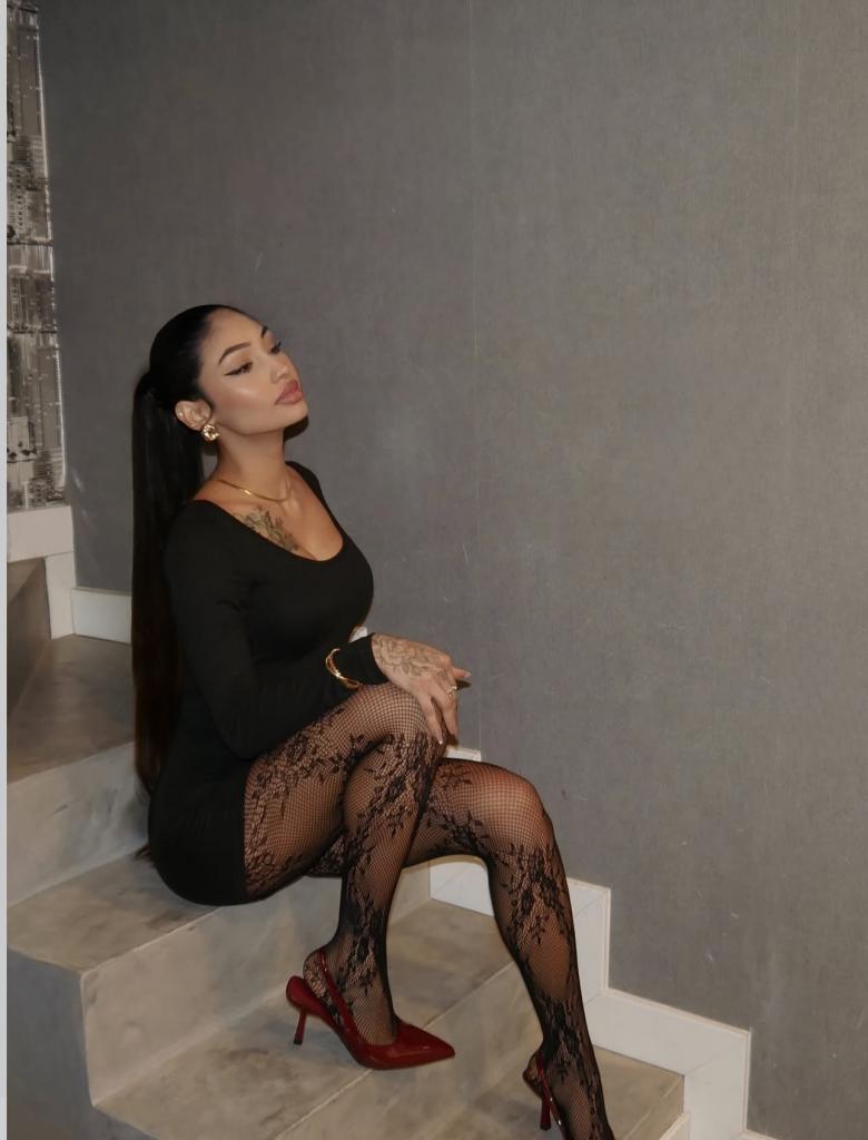 672877444: Chica busca chico en Ibiza