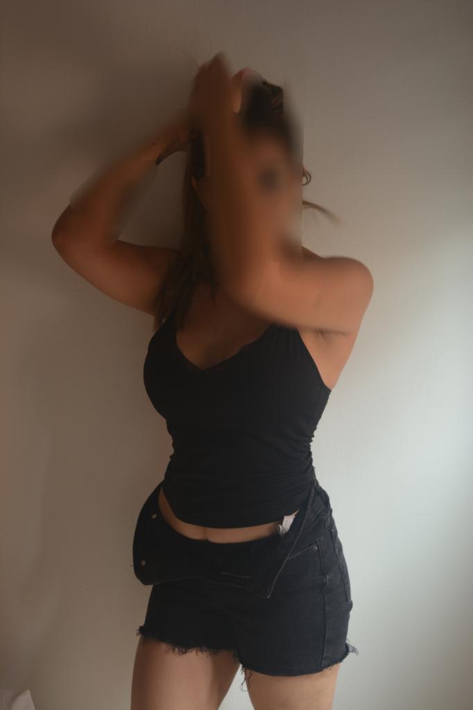 647763039: Chica busca chico en Tenerife
