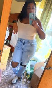 687165343: Chica busca chico en Valencia