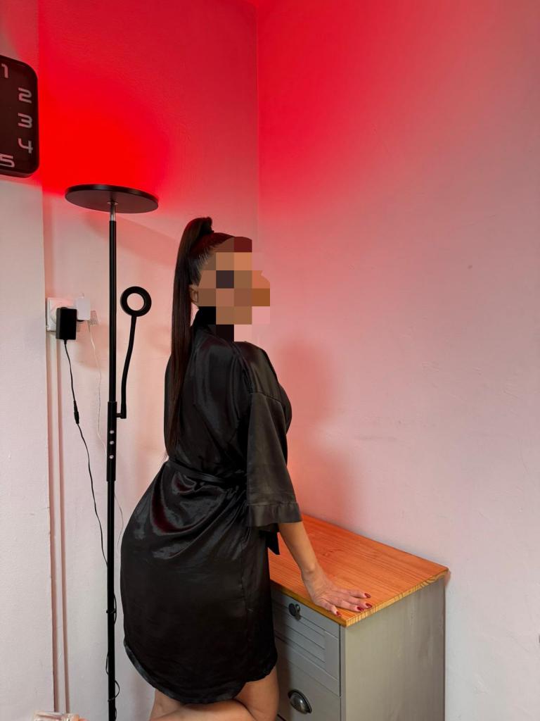 Chica busca chico en Cantabria: Chica busca chico