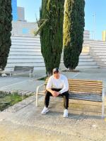 663526446: Chico busca chica en Barcelona