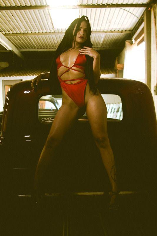 Chica busca chico en Ibiza: Chica busca chico