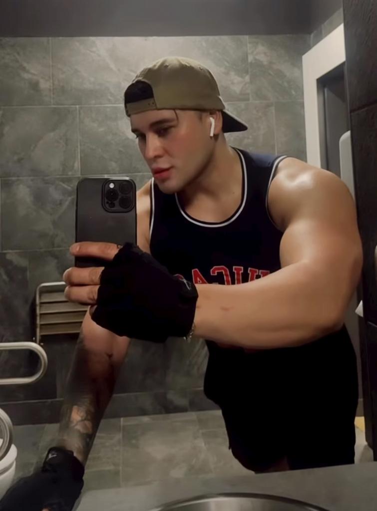 663780321: Chico busca chica en Murcia