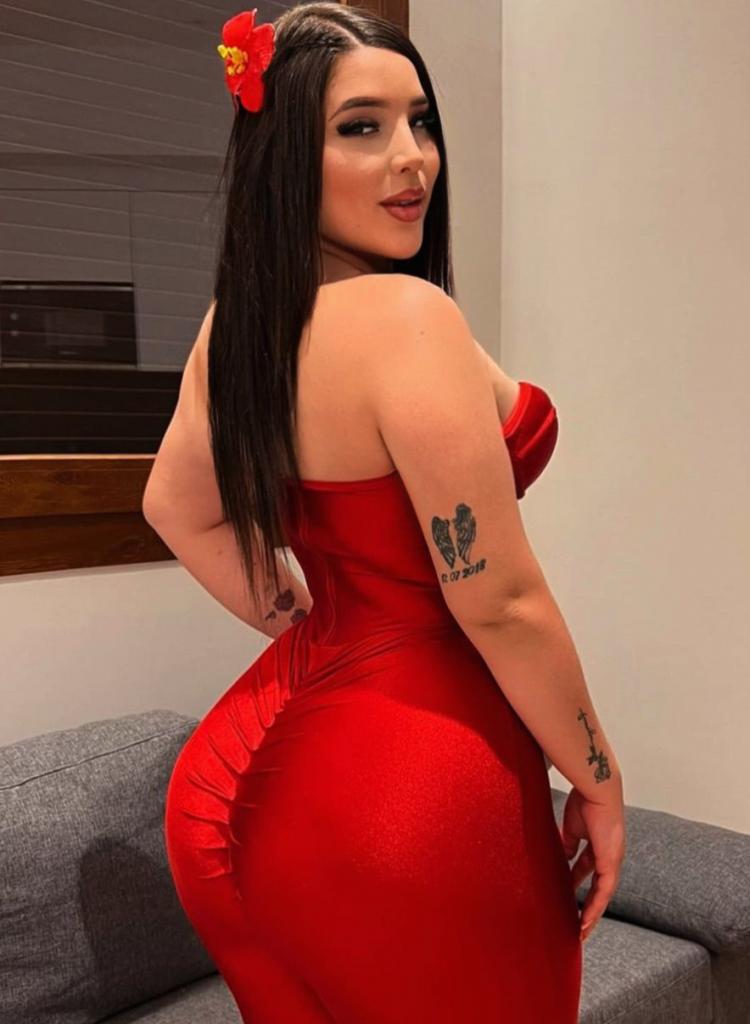 Chica busca chico en Ibiza: 