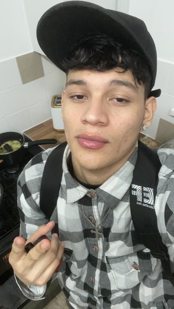 604361387: Chico busca chica en Madrid