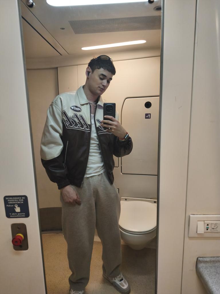 Chico busca chica en Málaga: 