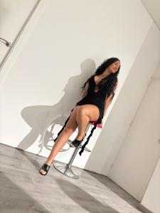 662142788: Chica busca chico en Barcelona