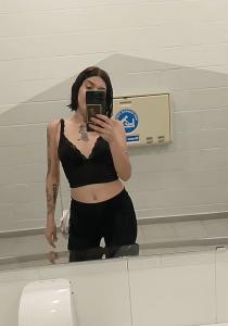 604460121: Chica busca chico en Sevilla