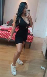 664586143: Chica busca chico en Barcelona