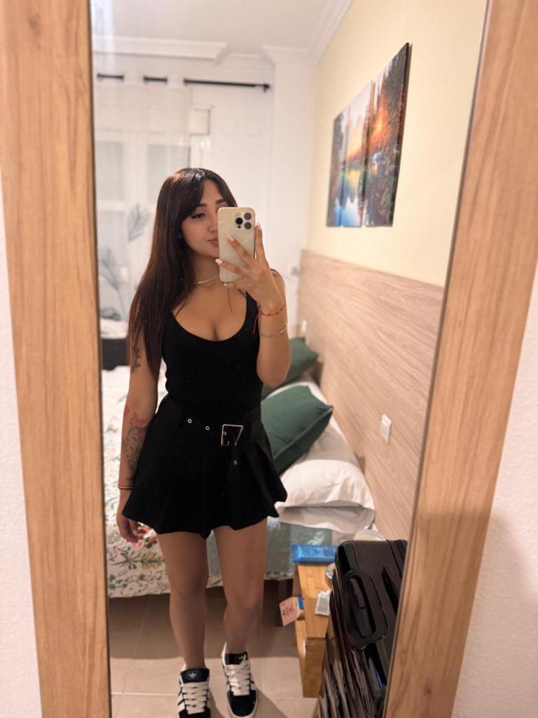 661131294: Chica busca chico en Málaga