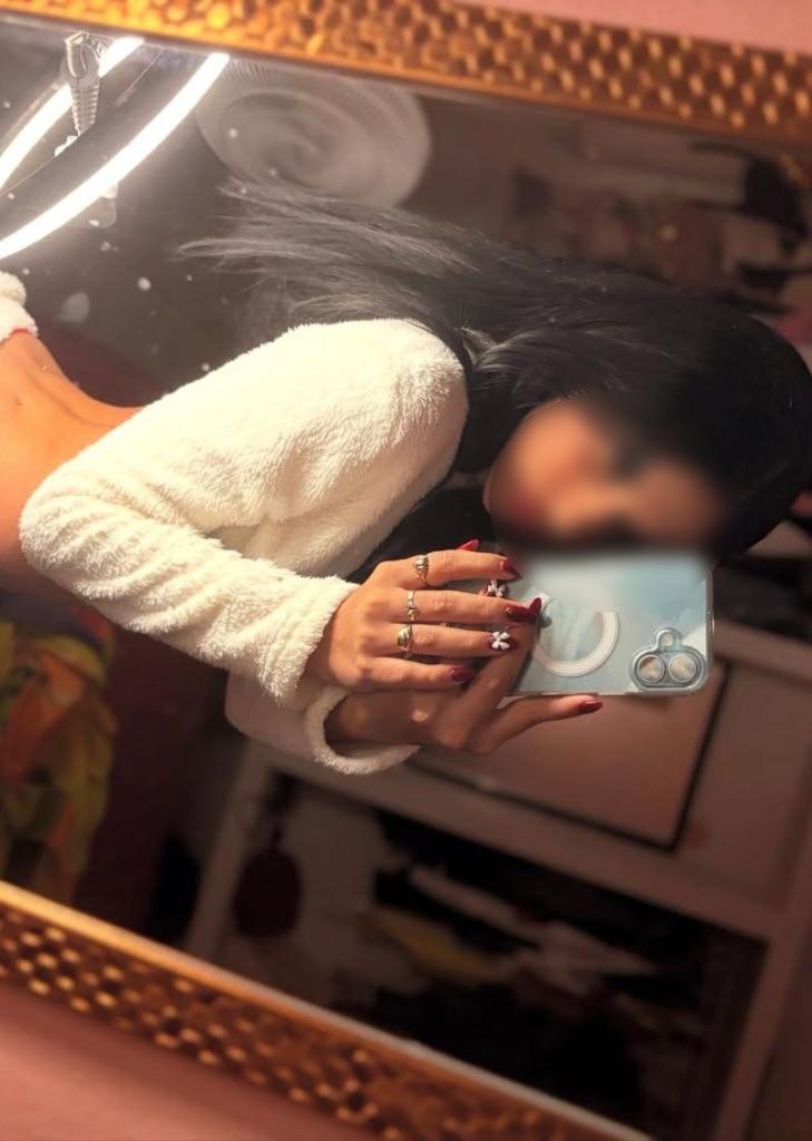 633839751: Chica busca chico en La Coruña