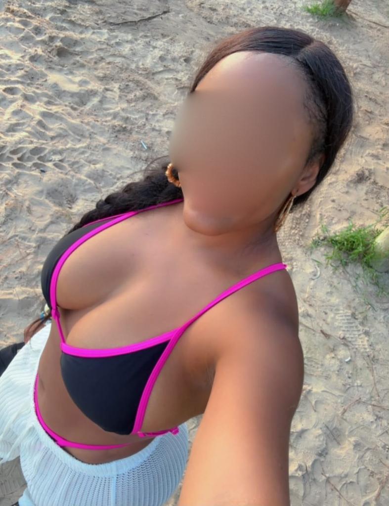 633687749: Chica busca chico en Barcelona