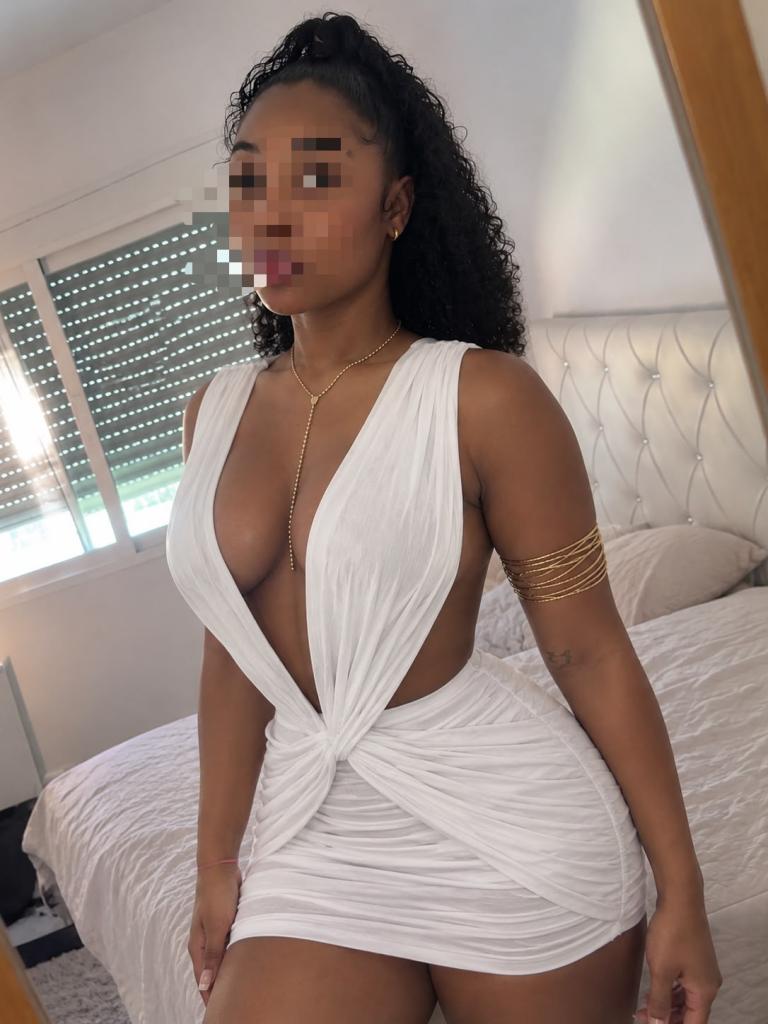 647195307: Chica busca chico en Lérida