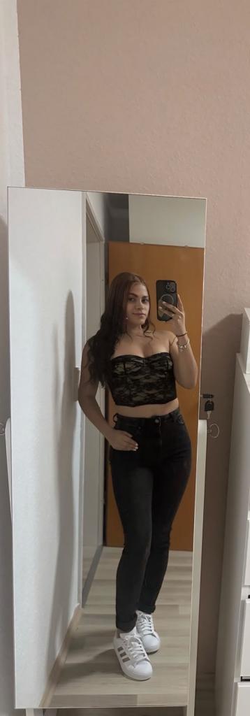 613793336: Chica busca chico en Barcelona