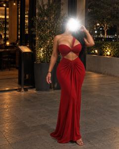 673042891: Chica busca chico en Sevilla