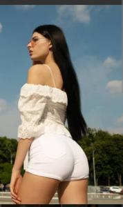 674449443: Chica busca chico en Barcelona