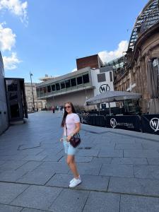 613793336: Chica busca chico en Barcelona