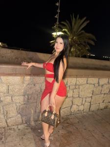 613394123: Chica busca chico en Barcelona
