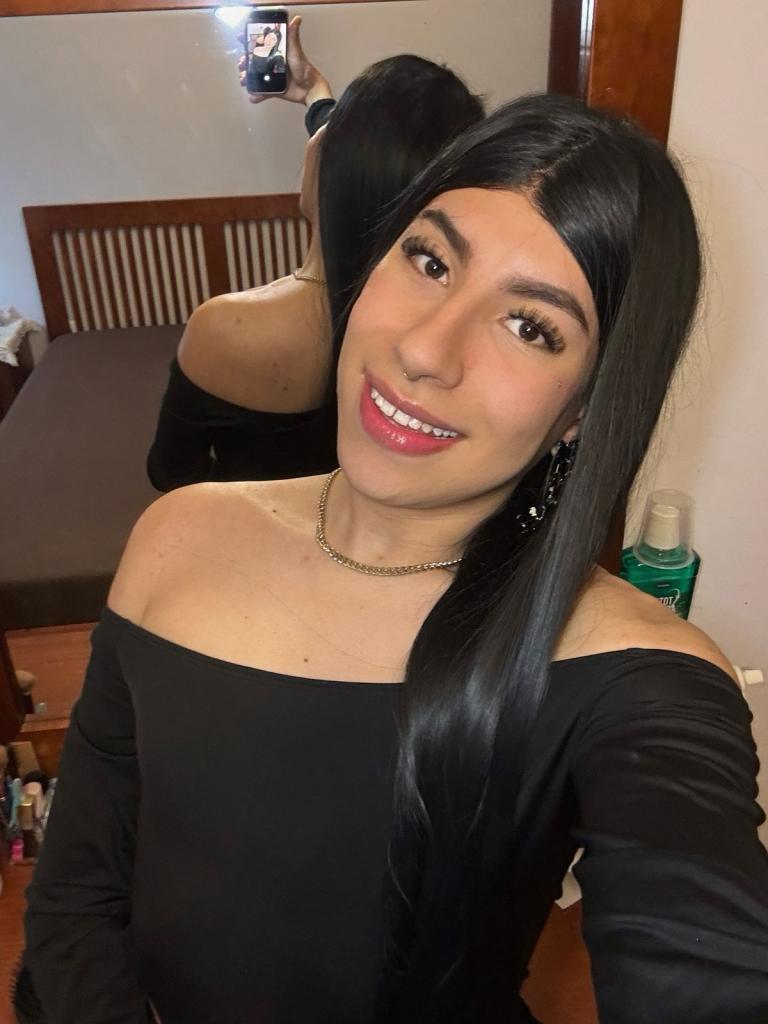 664538947: Transexual en Cádiz