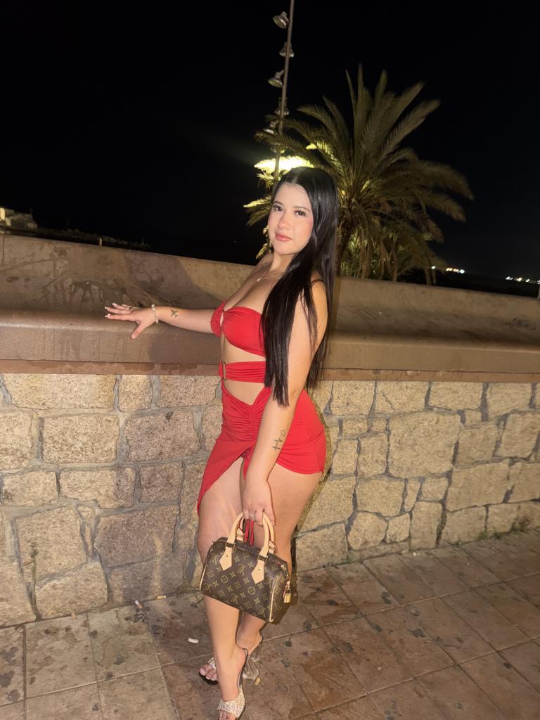 613394123: Chica busca chico en Barcelona
