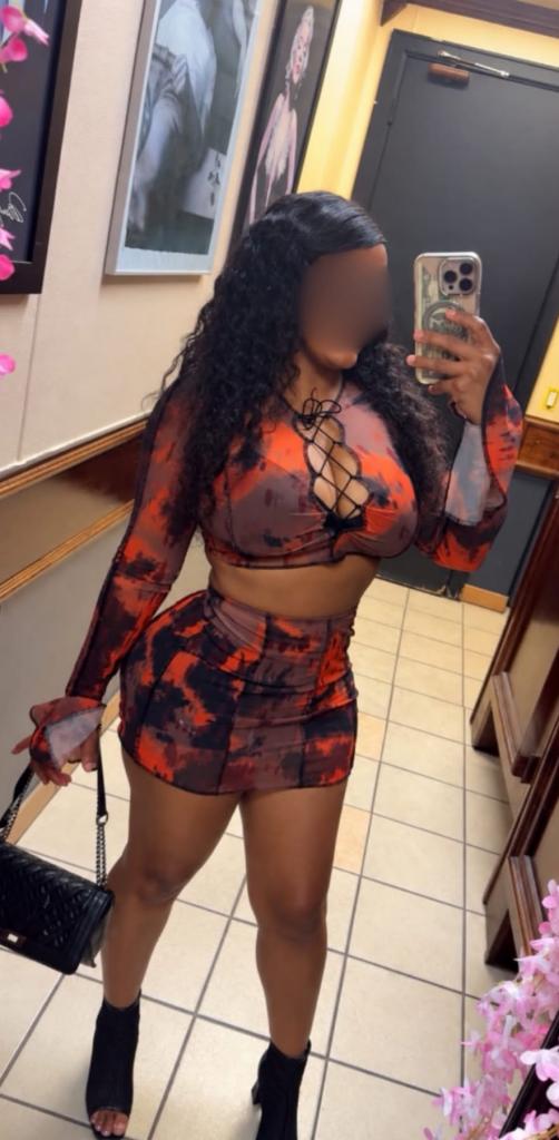 633687749: Chica busca chico en Barcelona