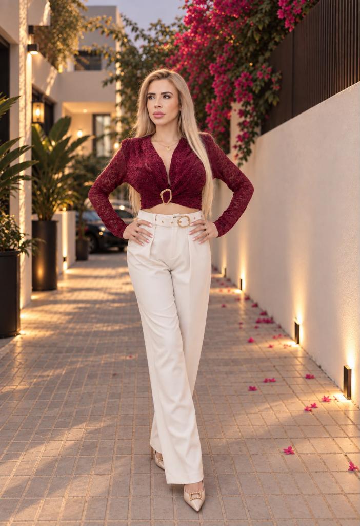 676851543: Chica busca chico en Ibiza