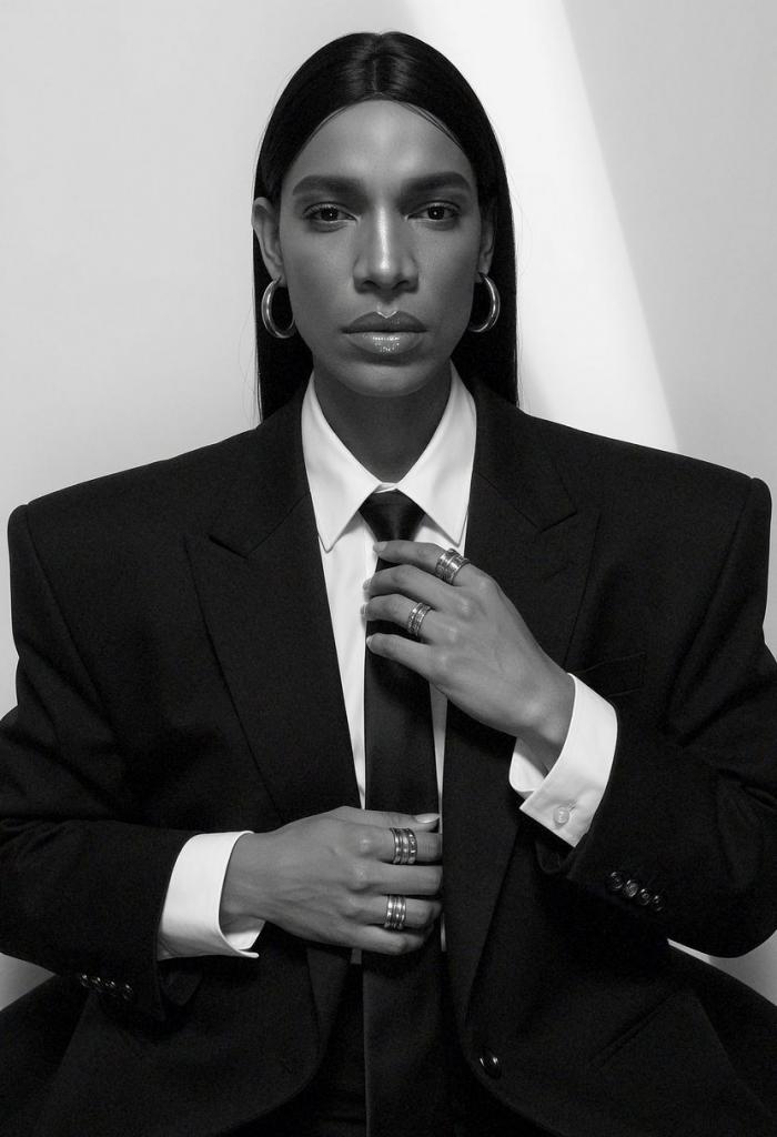 613524852: Transexual en Gerona