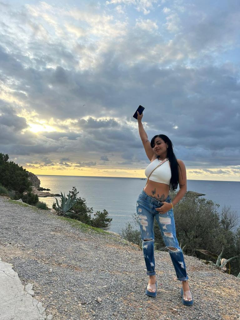 Chica busca chico en Ibiza: 