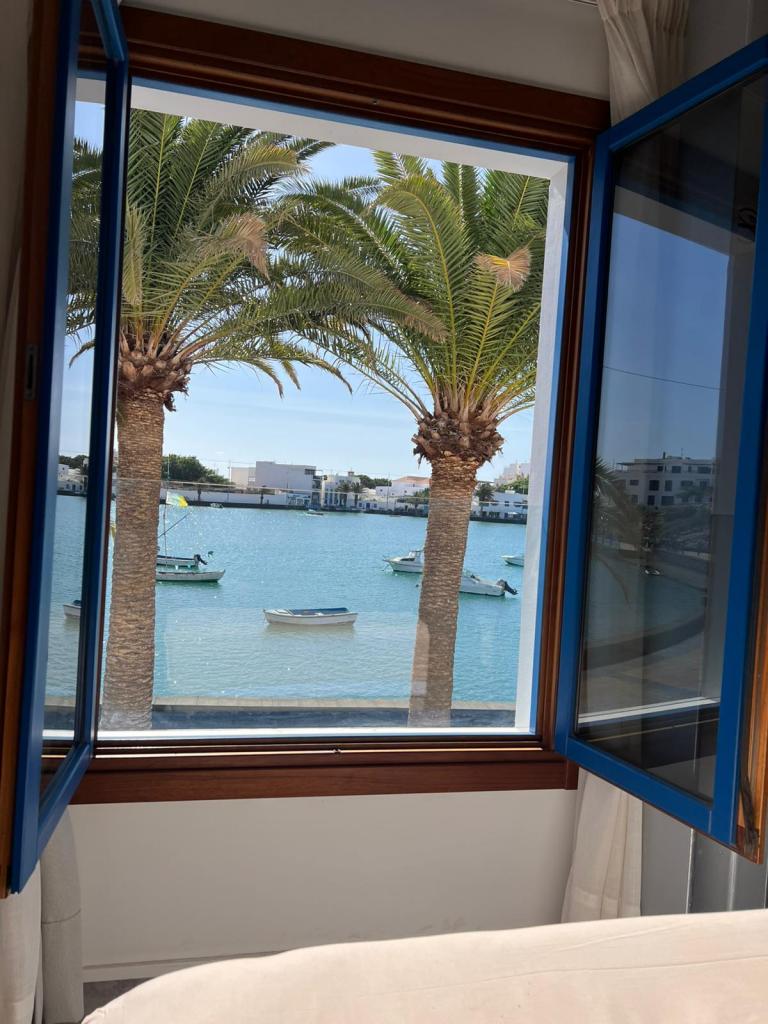 Chica busca chico en Tenerife: 