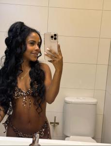 607628178: Chica busca chico en Barcelona