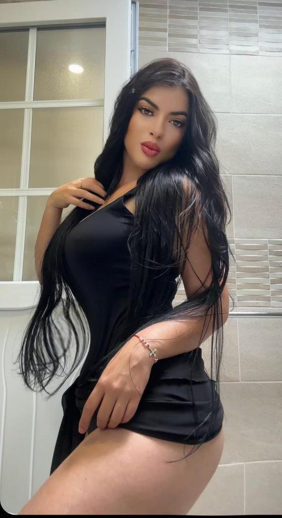 600816018: Chica busca chico en Ibiza