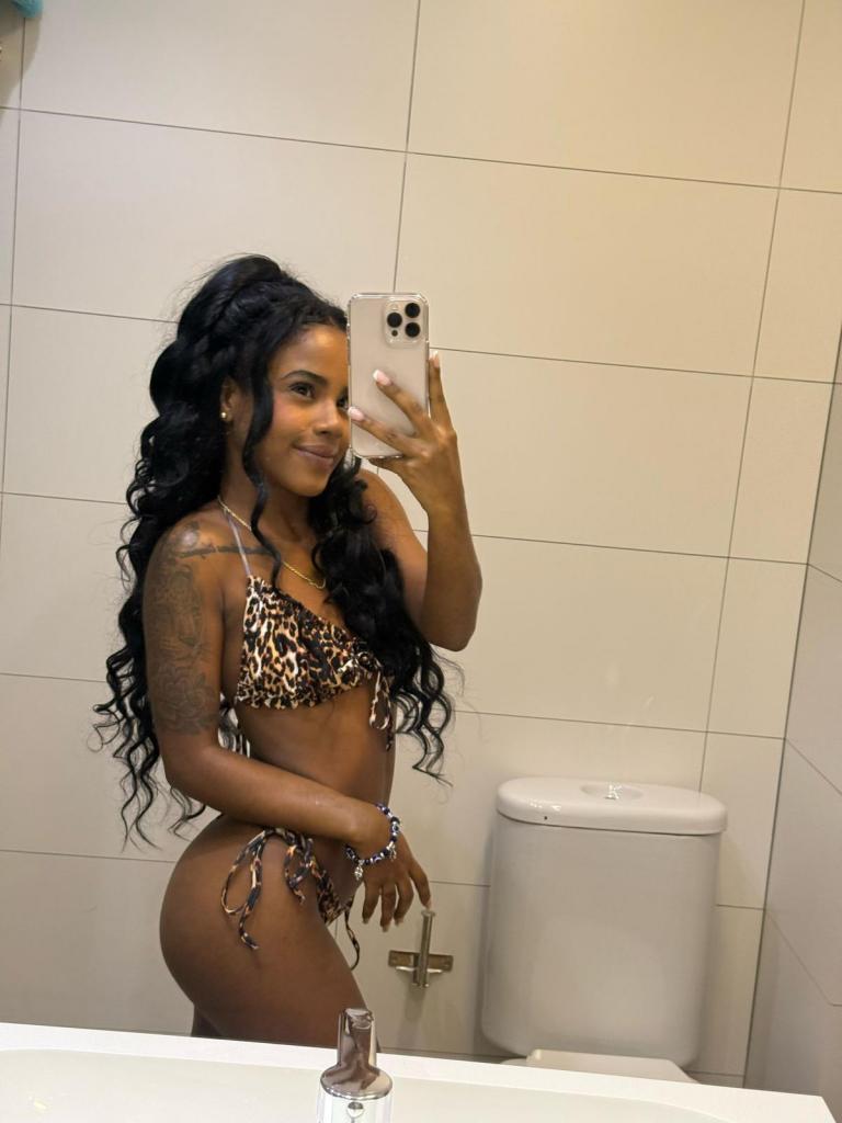 607628178: Chica busca chico en Barcelona