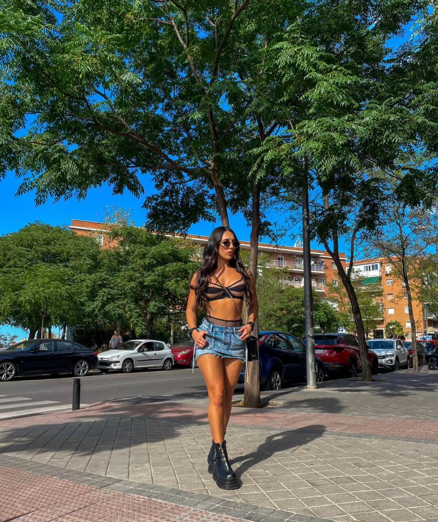 Chica busca chico en Ibiza: 