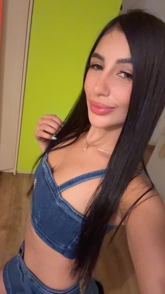 642572330: Chica busca chico en Barcelona