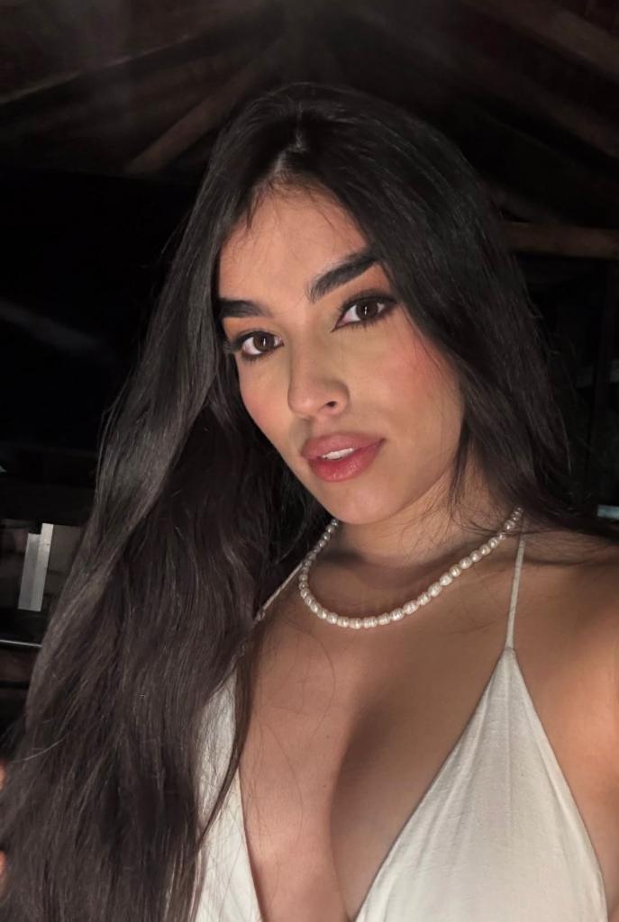 610896279: Chica busca chico en Ibiza