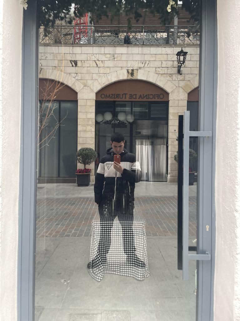 664054443: Chico busca chica en Jaén