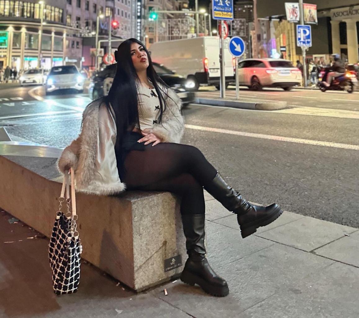 674993275: Chica busca chico en Madrid