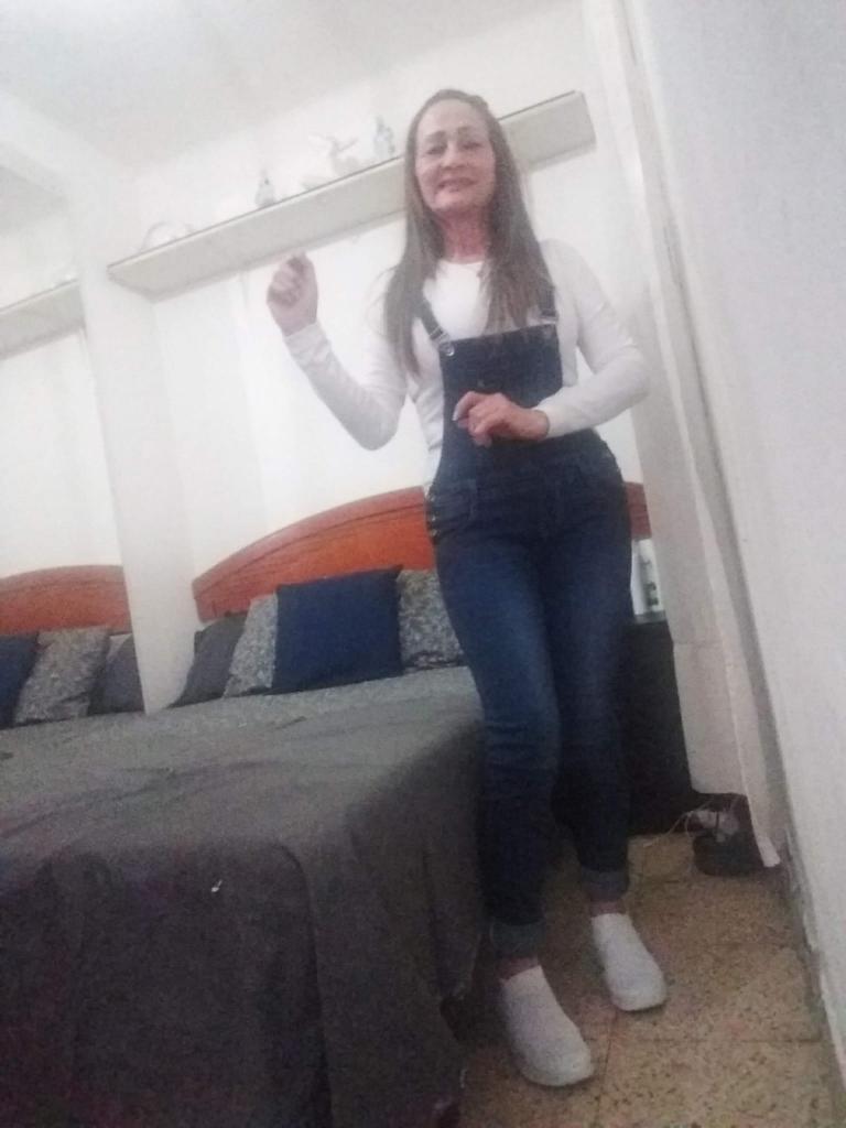 672829336: Chica busca chico en Alicante