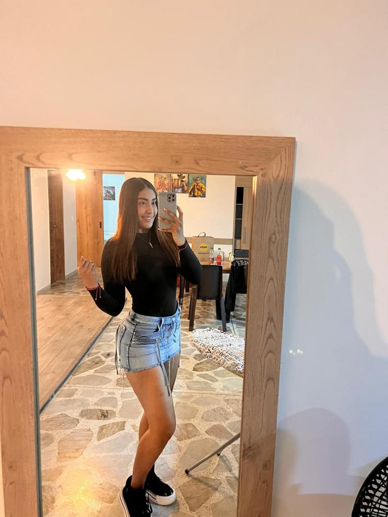 613724643: Chica busca chico en Barcelona