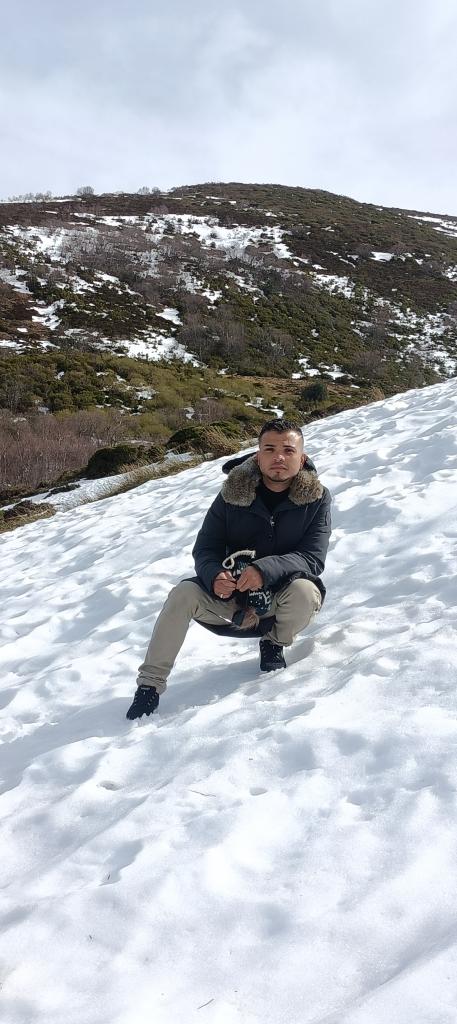 Chico busca chica en Sevilla: 