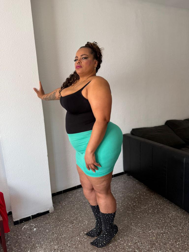 677714108: Chica busca chico en Gerona