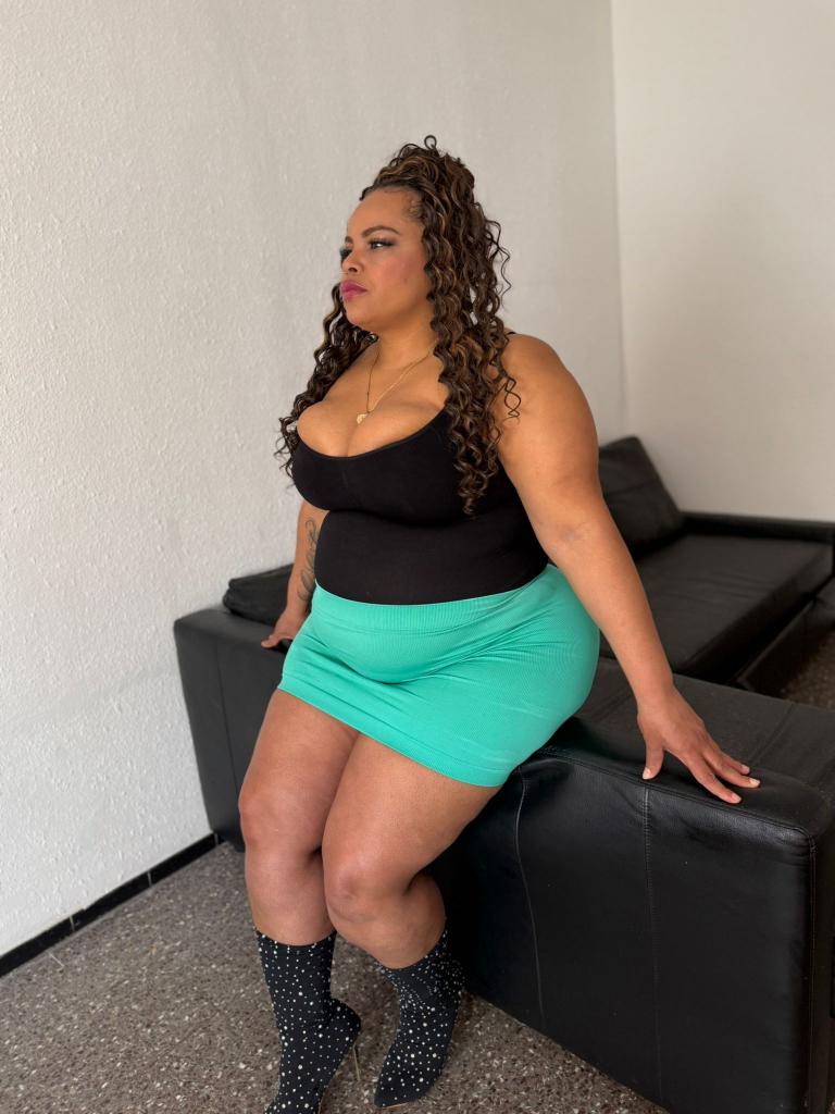 677714108: Chica busca chico en Gerona