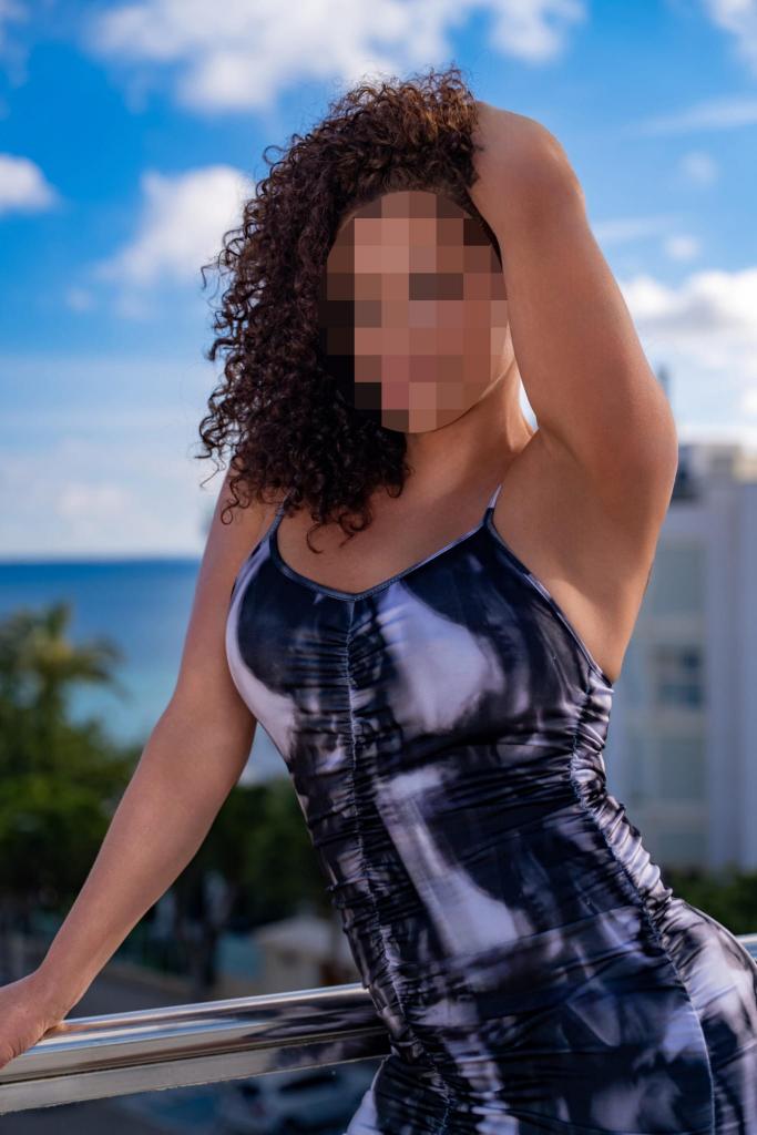 Chica busca chico en Ibiza: 