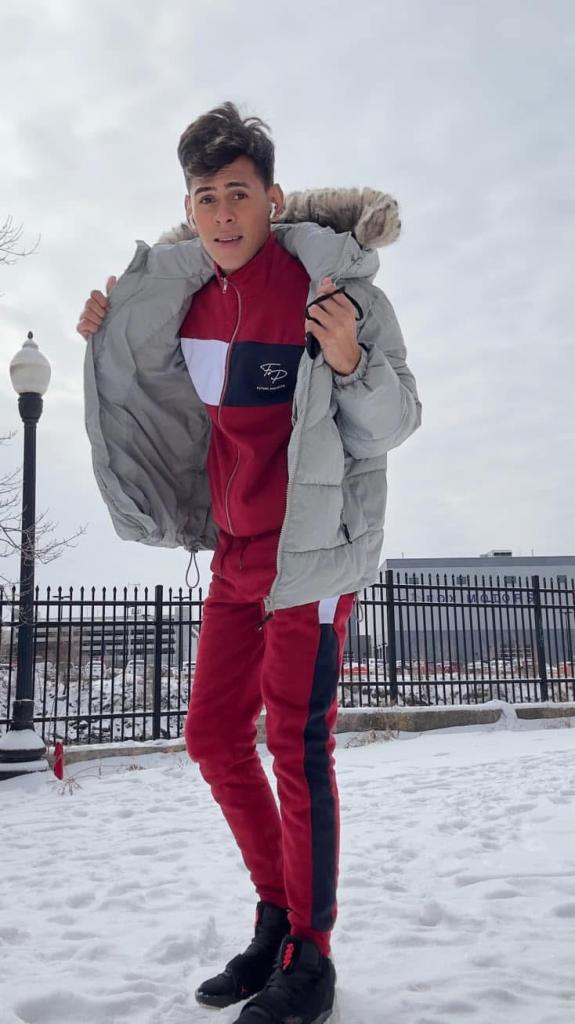 Chico busca chica en Sevilla: 