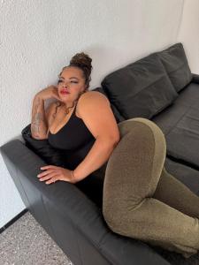 677714108: Chica busca chico en Gerona