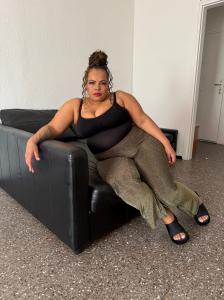 677714108: Chica busca chico en Gerona