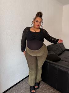 677714108: Chica busca chico en Gerona