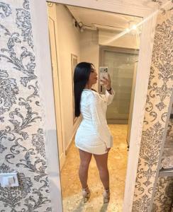 647315397: Chica busca chico en Madrid