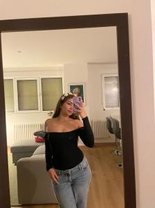 647315397: Chica busca chico en Madrid