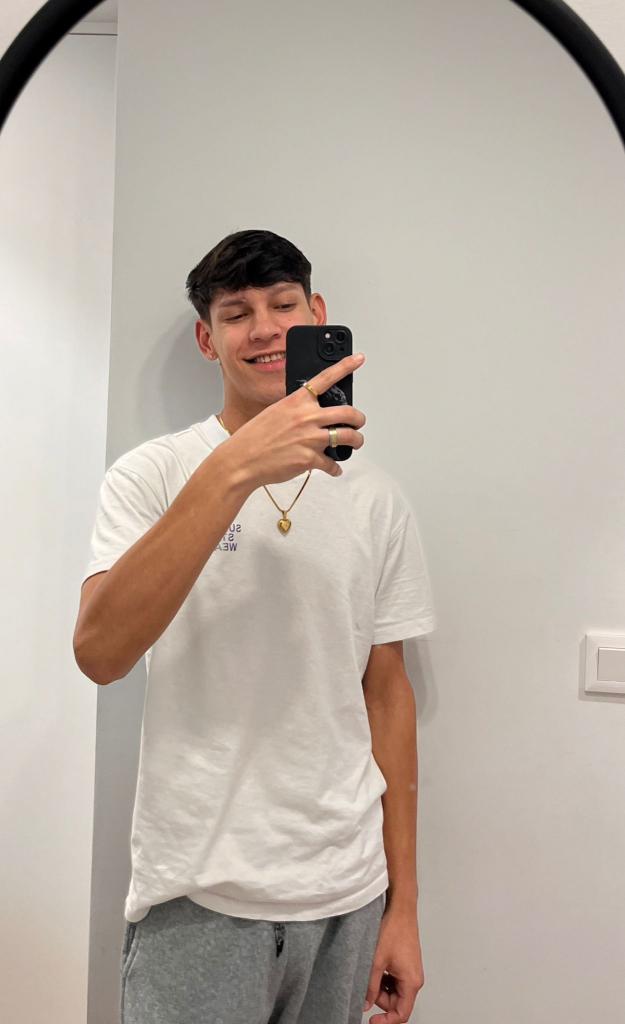 Chico busca chica en Málaga: 